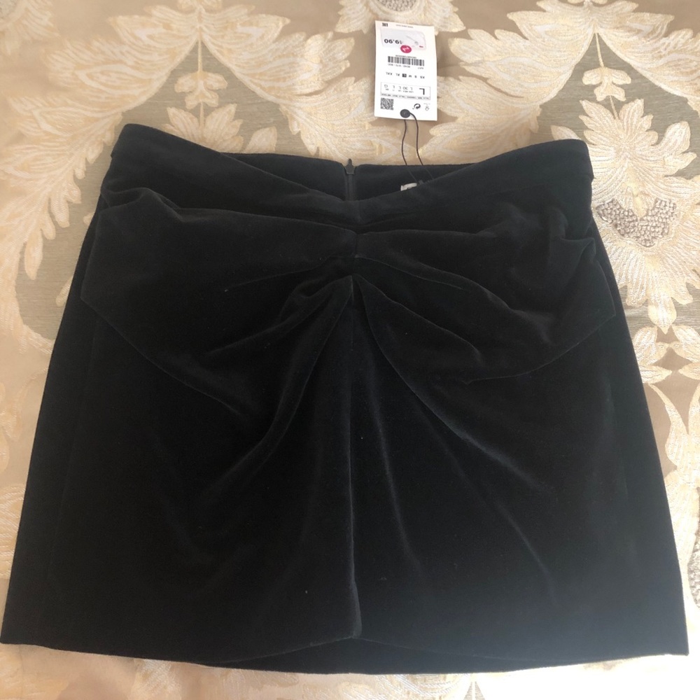 NWT Zara  velour mini skirt black size L